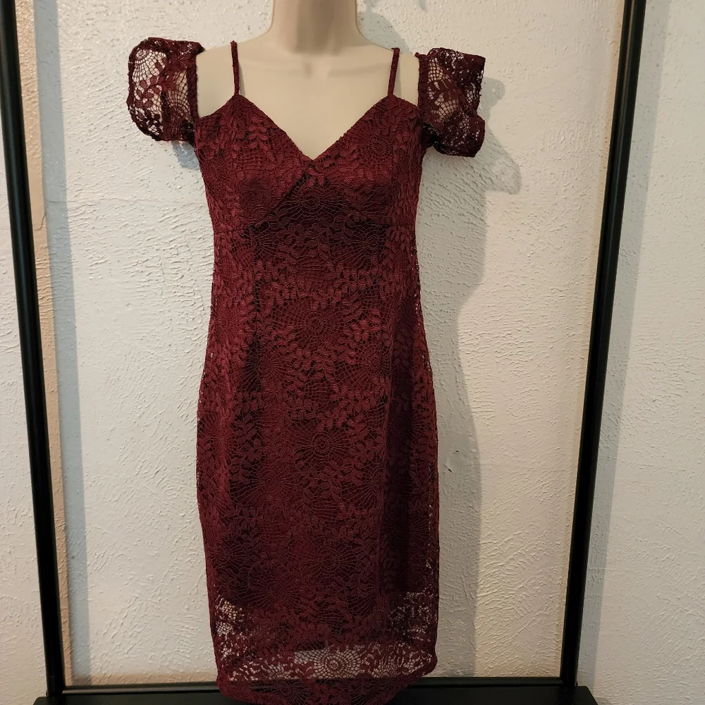 GUESS Burgundy Midi Open Shoulder Lace Dress - Picture 1 of 8